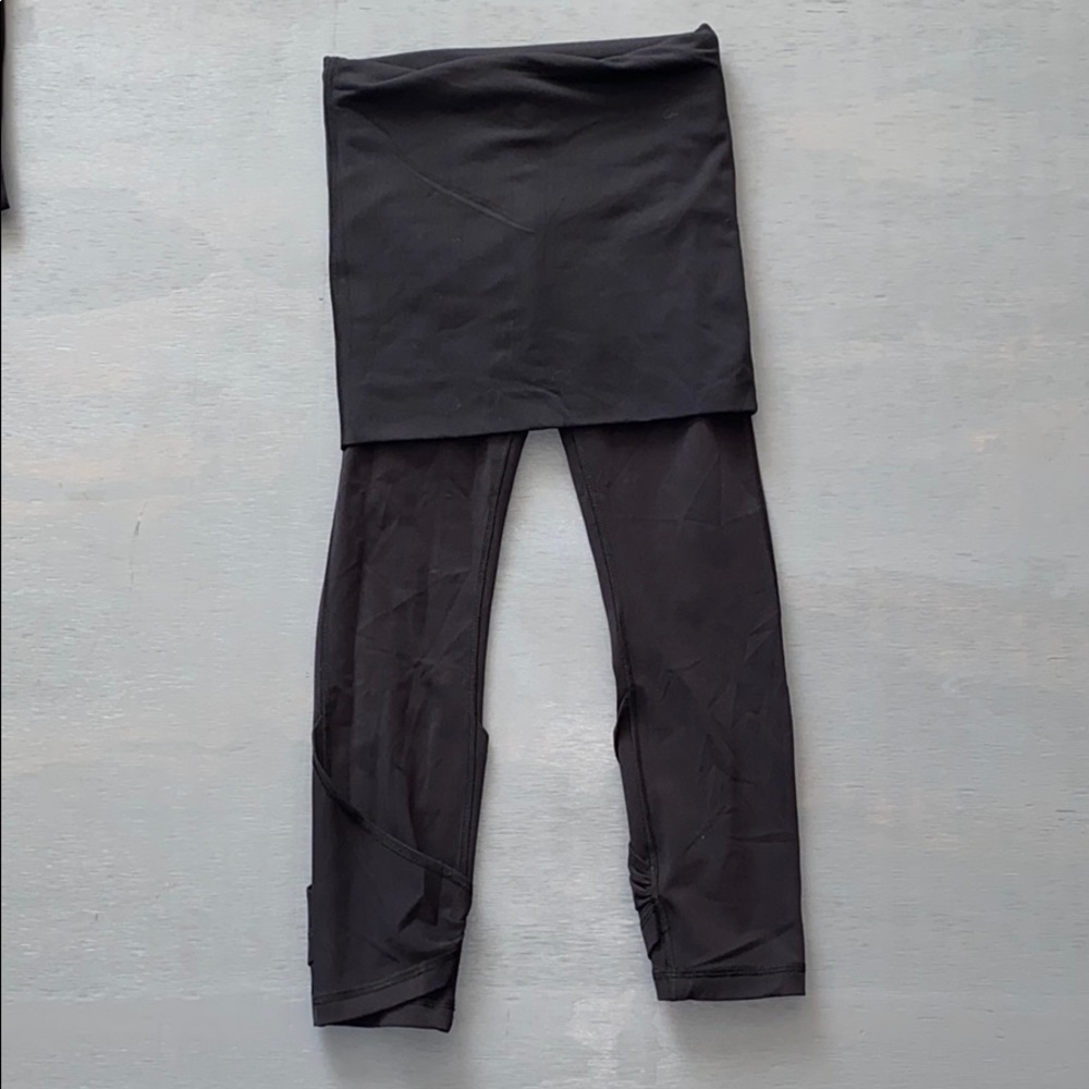 LULULEMON Capri with attached skirt size 2 black